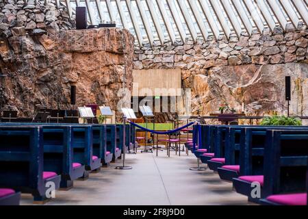 Helsinki, Finlandia - 10 marzo 2017: Interno della Chiesa di Temppeliaukio (Chiesa della roccia) Foto Stock