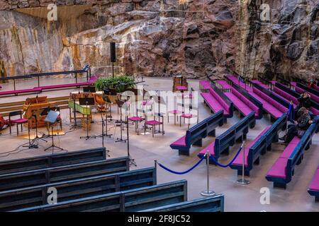 Helsinki, Finlandia - 10 marzo 2017: Vista della Chiesa di Temppeliaukio (Chiesa della roccia) dal balcone Foto Stock