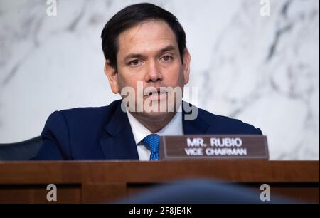 Washington, Stati Uniti. 14 Apr 2021. Il senatore AMERICANO Marco Rubio, repubblicano della Florida e vice presidente del Comitato di selezione del Senato per l'intelligenza, partecipa a un'audizione sulle minacce mondiali a Capitol Hill a Washington, DC, il 14 aprile 2021. Foto della piscina di Saul Loeb/UPI Credit: UPI/Alamy Live News Foto Stock