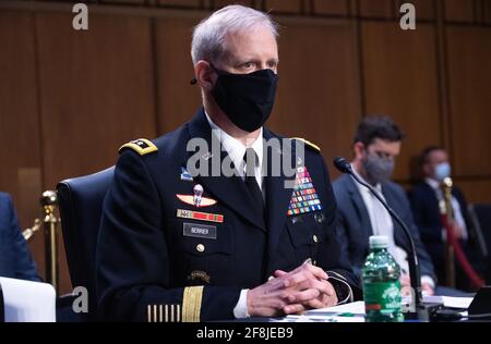 Washington, Stati Uniti. 14 Apr 2021. Il direttore della Defense Intelligence Agency (DIA) il tenente generale Scott Berrier testimonia durante un Comitato di selezione del Senato sull'intelligenza durante un'audizione sulle minacce mondiali a Capitol Hill a Washington, DC il 14 aprile 2021. Foto della piscina di Saul Loeb/UPI Credit: UPI/Alamy Live News Foto Stock