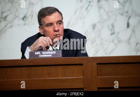 Washington, Stati Uniti. 14 Apr 2021. IL senatore AMERICANO Mark Warner, democratico della Virginia e presidente della Commissione di selezione del Senato sull'intelligenza, tiene un'audizione sulle minacce mondiali, a Capitol Hill, Washington, DC, 14 aprile 2021. (Foto di Pool/Sipa USA) Credit: Sipa USA/Alamy Live News Foto Stock