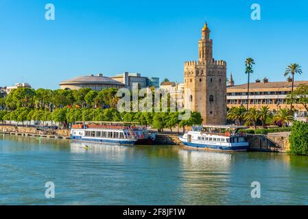 SEVILLA, SPAGNA, 25 GIUGNO 2019: Torre del Oro a Siviglia, Spagna Foto Stock