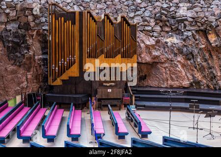 Helsinki, Finlandia - 10 marzo 2017: Vista della Chiesa di Temppeliaukio (Chiesa della roccia) dal balcone Foto Stock