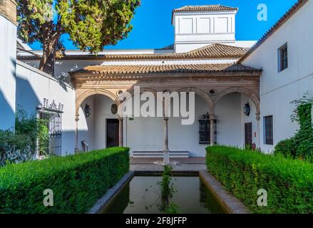 SEVILLA, SPAGNA, 25 GIUGNO 2019: Patio de los prelievi al Real alcazar de Sevilla in Spagna Foto Stock