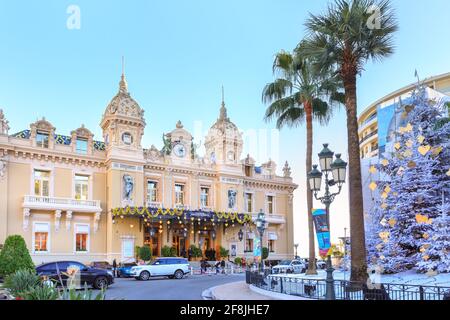 Monte Carlo Casino al Natale in inverno, vista frontale esterna, Monaco Foto Stock