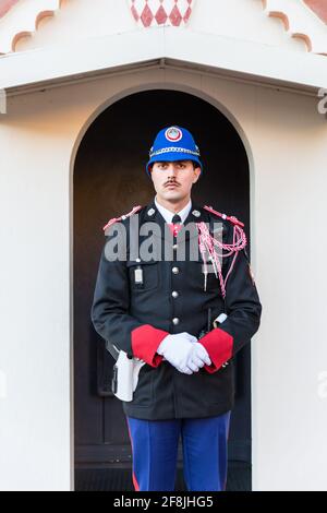 Guardia del palazzo presso il Palazzo dei principi di Monaco, Principato di Monaco Foto Stock