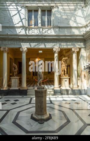 MURCIA, SPAGNA, 19 GIUGNO 2019: Patio Pompeyano all'interno del Real Casino de Murcia in Spagna Foto Stock