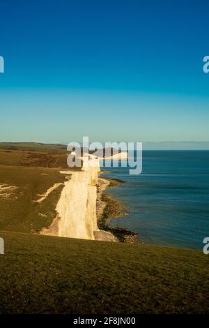 Guardando verso est sulle scogliere di Seven Sisters verso Birling Gap Da Rough Brow (24) Foto Stock