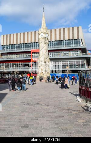 LEICESTER, INGHILTERRA - 3 aprile 2021: Foto della torre dell'orologio Leicester Haymarket Memorial Foto Stock