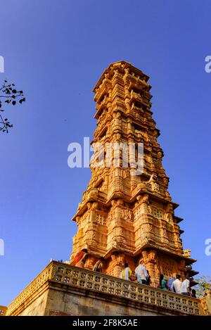 Vijaya Stambha 'monumento della vittoria' costruito dal re di Mewar Rana Kumbha nell'anno 1448 al forte di Chittorgarh nel Rajasthan, India per commemorare la vittoria o Foto Stock