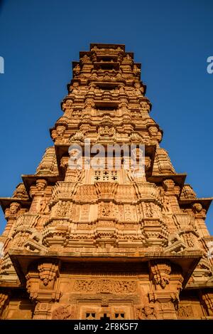 Vijaya Stambha 'monumento della vittoria' costruito dal re di Mewar Rana Kumbha nell'anno 1448 al forte di Chittorgarh nel Rajasthan, India per commemorare la vittoria o Foto Stock