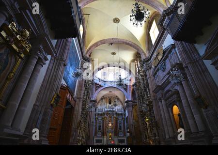 Vista interna del Templo de Nuestra Señora del Carme in stile barocco nel centro storico di San Luis Potosí. Messico. Foto Stock