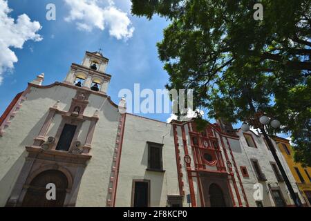 Vista esterna del Templo de la Tercera Orden in stile barocco in Plaza de San Francisco, San Luis Potosí, Messico. Foto Stock