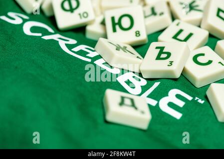 Piastrelle per giochi da tavolo bulgaro Scrabble con lettere cirilliche Foto Stock