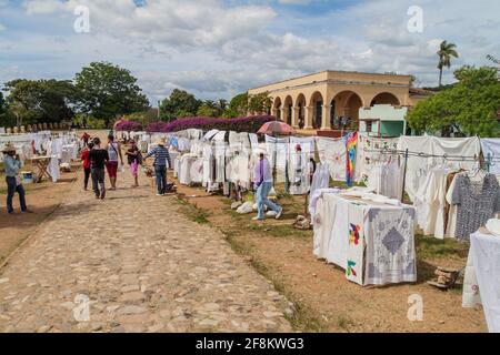 MANACA IZNAGA, CUBA - 9 FEBBRAIO 2016: Bancarelle di souvenir nel villaggio di Iznaga, nella Valle de los Ingenios, vicino a Trinidad, Cuba Foto Stock