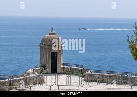 Torre di guardia difensiva con vista sul mare a Monaco Foto Stock