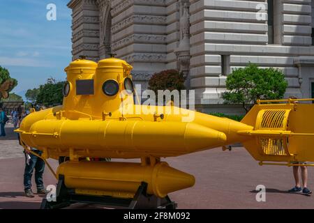 Sottomarino giallo sulla strada a Monaco Foto Stock