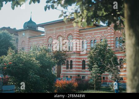 BRCKO, BOSNIA-ERZEGOVINA - 23 luglio 2019: Vista esterna del municipio del distretto di Brcko in Bosnia-Erzegovina Foto Stock