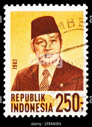 MOSCA, RUSSIA - 30 SETTEMBRE 2019: Francobollo stampato in Indonesia mostra Presidente Suharto, 250 Rp - Rubiah indonesiano, serie, circa 1982 Foto Stock