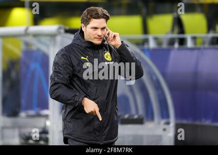 DORTMUND, GERMANIA - APRILE 14: Allenatore Edin Terzic di Borussia Dortmund durante la finale 1 del quartiere UEFA Champions League: Seconda tappa tra Borussia Foto Stock