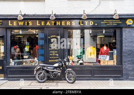 Giugno 2020. Londra. Lewis Leathers negozio di fronte a Marylebone, Londra, Inghilterra Regno Unito Foto Stock