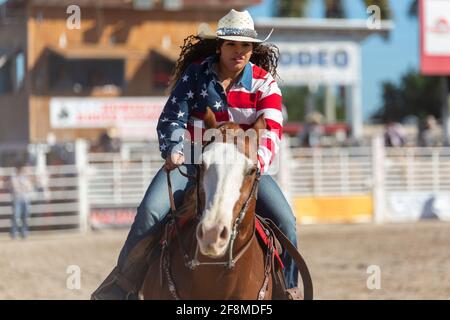 Homestead, Florida/USA - 26 gennaio 2020: Rodeo annuale del campionato di Homestead, evento sportivo occidentale unico. Gara di equitazione di tori a Homestead. Foto Stock