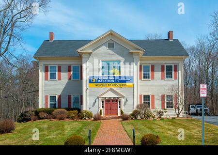 Edificio degli uffici della Maratona di Boston vicino alla linea di partenza sulla strada principale nella città di Hopkinton, Massachusetts ma, Stati Uniti. Foto Stock