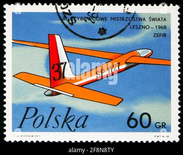 MOSCA, RUSSIA - 30 SETTEMBRE 2019: Francobollo stampato in Polonia mostra Zephyr aliante, Polish Gliders serie, circa 1968 Foto Stock