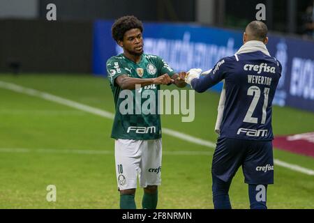 Luiz Adriano (Palmeiras) dopo aver omesso la sua penalizzazione in gara di penalità durante la seconda tappa della Recopa sul-Americano 2021 Final (conosciuta anche in spagnolo come Recopa Sud-Americano) partita di calcio tra Palmeiras del Brasile e Defensa y Justicia dell'Argentina all'Estadio Mane Garrincha di Brasilia, Brasile il 14 aprile 2021. Palmeiras ha vinto la prima tappa 1-2 a Buenos Aires mercoledì 7 aprile 2021. Il gioco è stato giocato a Brasilia come tutti gli sport in attualmente sospeso nello stato di Sao Paulo come lo stato è in "Emergency state" per quanto riguarda Covid 19. Foto Stock