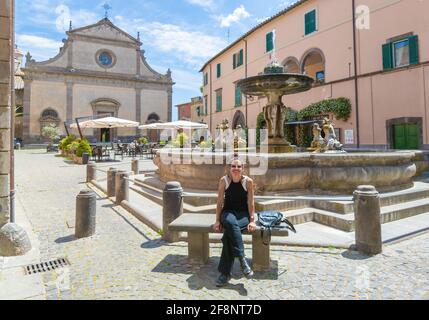 Tuscania (Italia) - una vista sulla splendida città etrusca e medievale in provincia di Viterbo, Tuscia Lazio, attrazione turistica per molte chiese antiche Foto Stock