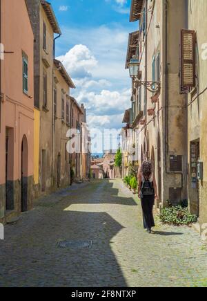 Tuscania (Italia) - una vista sulla splendida città etrusca e medievale in provincia di Viterbo, Tuscia Lazio, attrazione turistica per molte chiese antiche Foto Stock