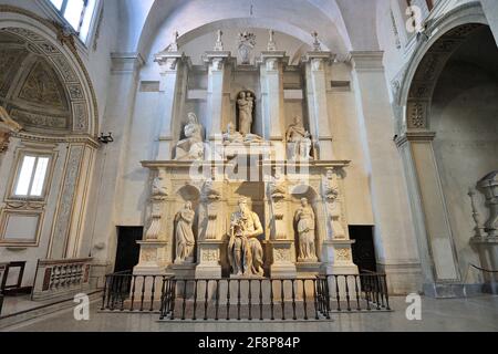 Italia, Roma, basilica di San Pietro in vincoli, statua del Mosè di Michelangelo Foto Stock