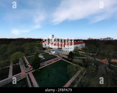 Monastero di Kamadul a Majk Ungheria il famoso monastero barocco camaldolese in una mattina di primavera dalla vista aerea. Bella attrazione nei pressi di Oroszlany Foto Stock