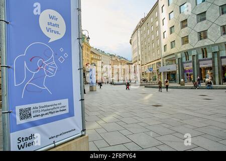 Vienna. 14 Apr 2021. Foto scattata il 14 aprile 2021 mostra i negozi chiusi a Vienna, Austria. La regione della capitale austriaca sta estendendo fino al 2 maggio le severe restrizioni del coronavirus a causa della situazione critica negli ospedali. Credit: Georges Schneider/Xinhua/Alamy Live News Foto Stock