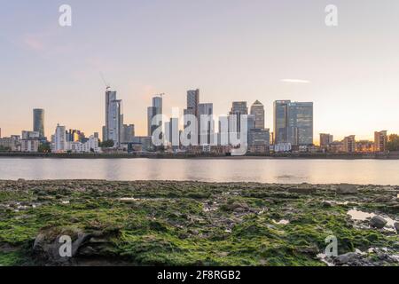 Luglio 2020. Londra. Vista su Canary Wharf e sul Tamigi, Londra, Inghilterra Foto Stock