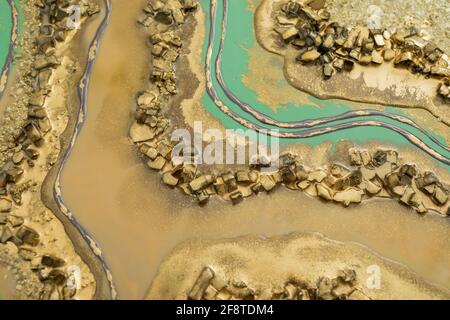 Arte della resina con colori dorati e vetro. Foto Stock