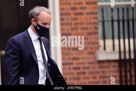 Londra, Inghilterra, Regno Unito. 15 Aprile 2021. Il Segretario degli Esteri britannico e il primo Segretario di Stato DOMINIC RAAB si trova a Downing Street. Credit: Tayfun Salci/ZUMA Wire/Alamy Live News Foto Stock