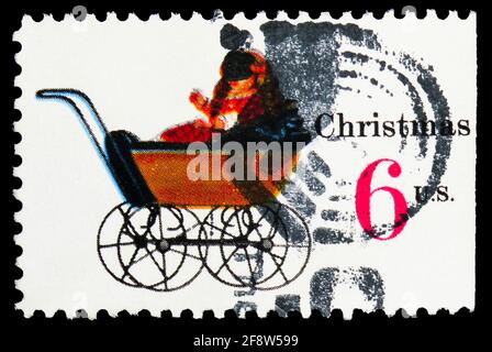 MOSCA, RUSSIA - 1 OTTOBRE 2019: Francobollo stampato negli USA mostra Natale - carrozza, serie di Natale, circa 1970 Foto Stock