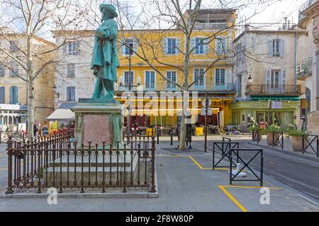 Arles, Francia - 29 gennaio 2016: Monumento Frederic Mistral a Place du Forum ad Arles, Francia. Foto Stock