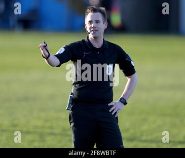 BARROW A FURNESS, REGNO UNITO. 13 APRILE il Referee Ross Joyce durante la partita Sky Bet League 2 tra Barrow e Exeter City a Holker Street, Barrow-in-Furness martedì 13 Aprile 2021. (Credit: Mark Fletcher | MI News) Foto Stock