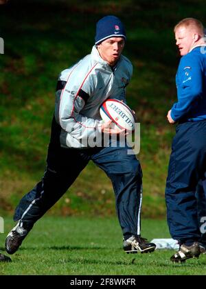 INGHILTERRA SQUADRA DI RUGBY FORMAZIONE PRESSO PENNYHILL PARK HOTEL 27/2/2002 HENRY PAUL FOTO DAVID ASHDOWN.RUGBY Foto Stock