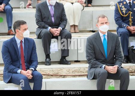 Getafe, Spagna. Aprile 15 2021: Getafe, Spagna. 15 Aprile 2021. Re Felipe VI di Spagna, Pedro Sanchez, primo Ministro partecipa all'apertura del nuovo Campus Airbus il 15 aprile 2021 a Getafe, Spagna Credit: CORDON PRESS/Alamy Live News Foto Stock