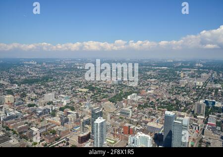 Vista sulla città di Toronto con molti grattacieli tempo soleggiato Foto Stock