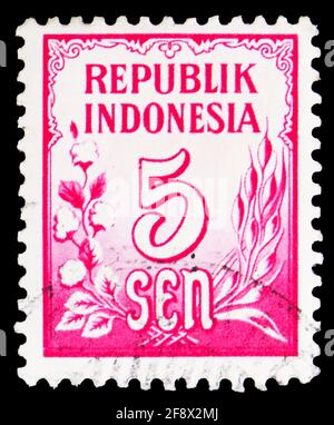 MOSCA, RUSSIA - 1 OTTOBRE 2019: Francobollo stampato in Indonesia spettacoli , serie, circa Foto Stock