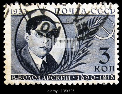 MOSCA, RUSSIA - 1 OTTOBRE 2019: Francobollo stampato in Unione Sovietica (Russia) mostra V. Volodarsky (1891-1918), rivoluzionario russo, in commemorazione Foto Stock