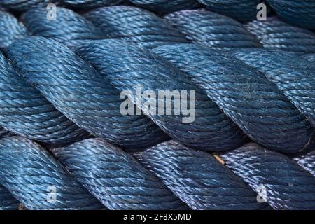 Primo piano della grande corda blu lavorata a maglia Foto Stock