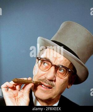 GROUCHO MARX (1890-1977) comico americano, palco, film e attore televisivo, circa 1947 Foto Stock