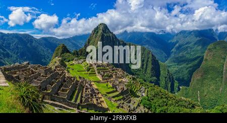 Cittadella in montagna, Machu Pichu, Huayna Picchu, Perù Foto Stock