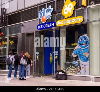 New York, Stati Uniti. 14 Apr 2021. Dippin' Dots e Doc Popcorn franchises a New York mercoledì 14 aprile 2021. (Foto di Richard B. Levine) Credit: Sipa USA/Alamy Live News Foto Stock