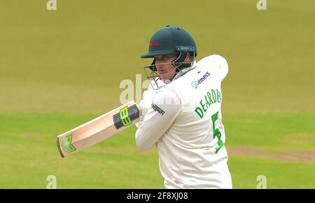 Londra, Regno Unito. 15 Aprile 2021. Harry Dearden batte mentre Surrey prende il Leicestershire nel campionato della contea al Kia Oval, giorno uno. Credit: David Rowe/Alamy Live News Foto Stock